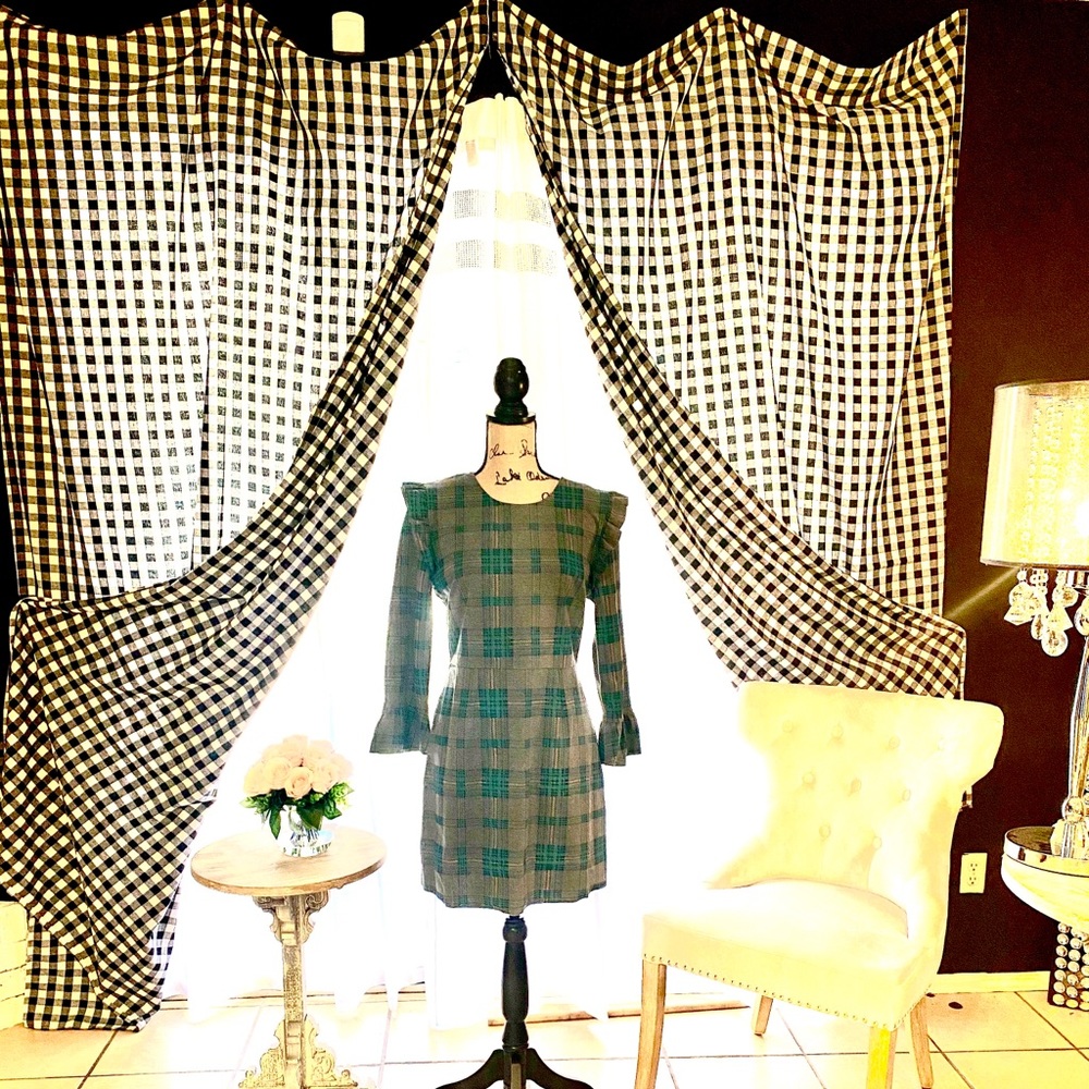 Woman’s plaid long sleeve dress form fitting NWT